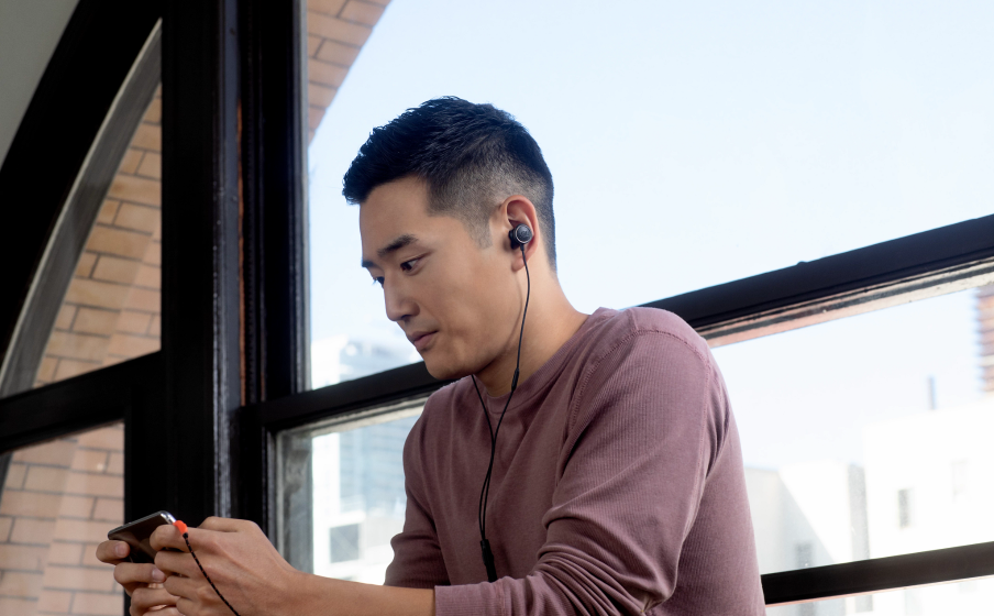 JBL Quantum 50 Microfone integrado com foco para voz - Image