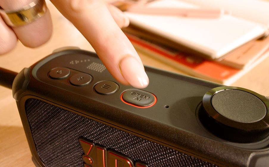 JBL BandBox Solo Separa&ccedil;&atilde;o vocal e instrumental em tempo real com Stem AI - Image