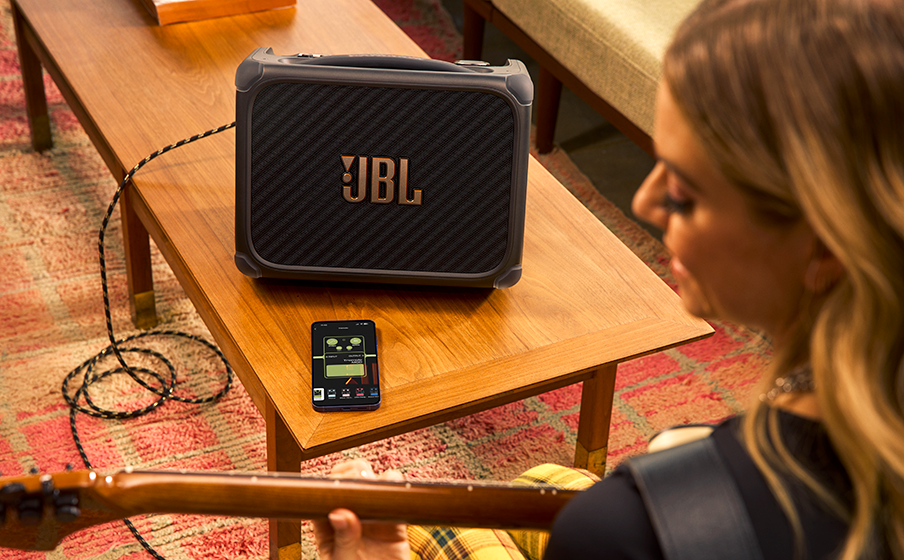 JBL BandBox Trio | Caixa de som e amplificador portátil com IA