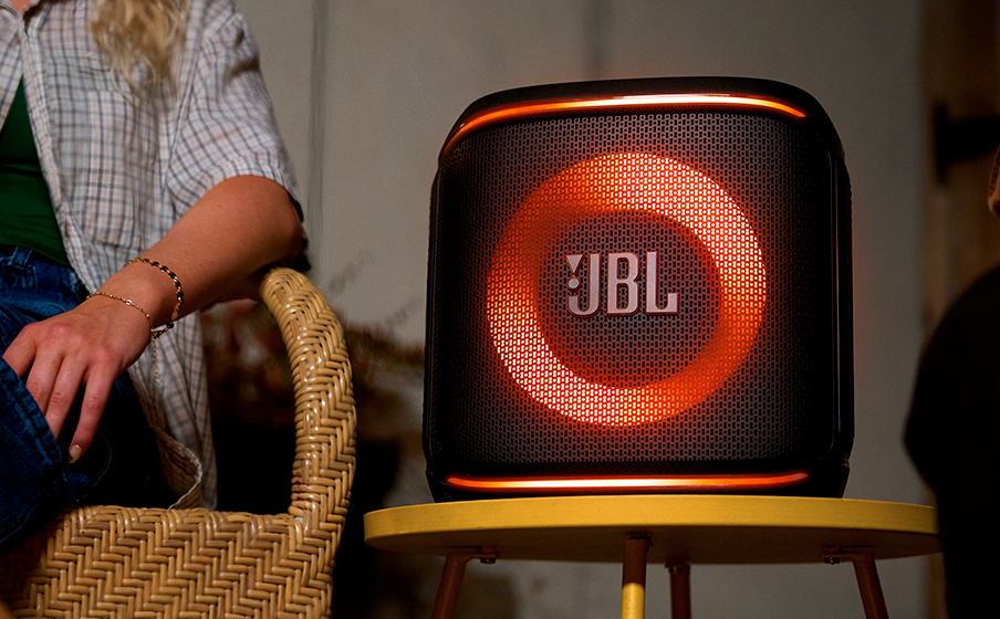 JBL PartyBox Encore 2 O JBL Pro Sound ficou ainda mais potente com o novo AI Sound Boost. - Image