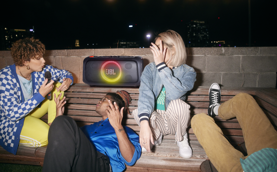 JBL PartyBox On-the-Go Essential Microfone sem fio JBL inclu&iacute;do - Image