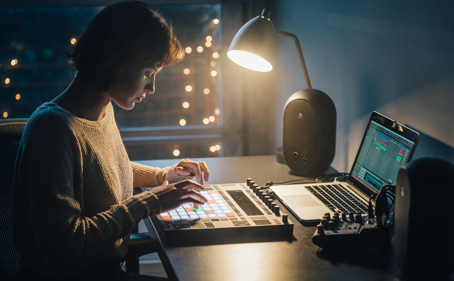 Monitor de Referência Musical Bluetooth JBL 104-BT| Musica