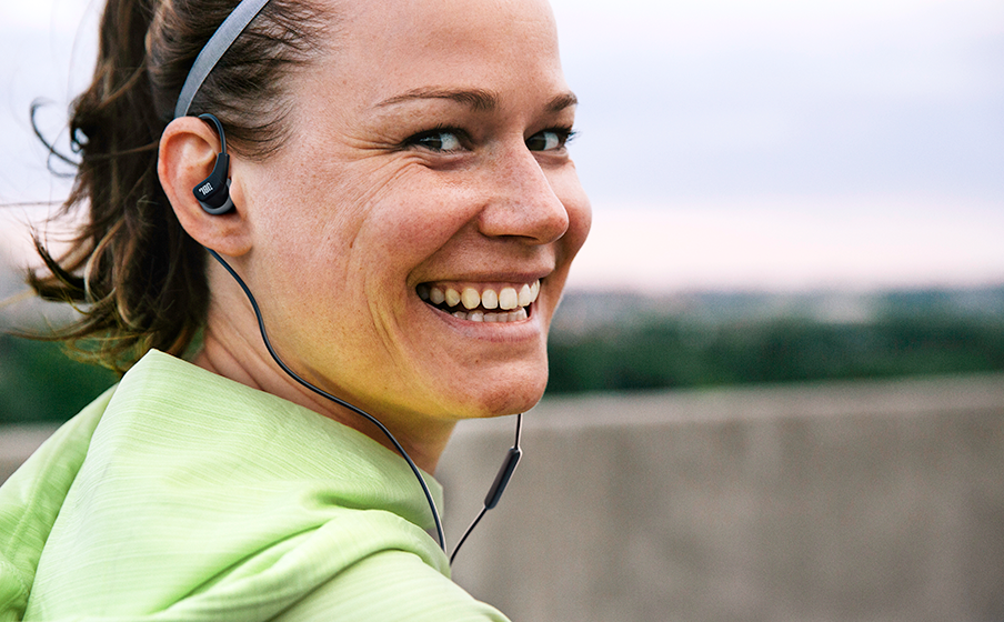 JBL Endurance Run 3 USB-C Tecnologia FlipHook&trade; para um estilo de uso vers&aacute;til - Image